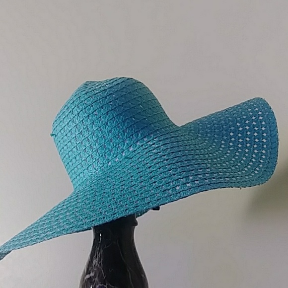 Other - Turquoise straw hat